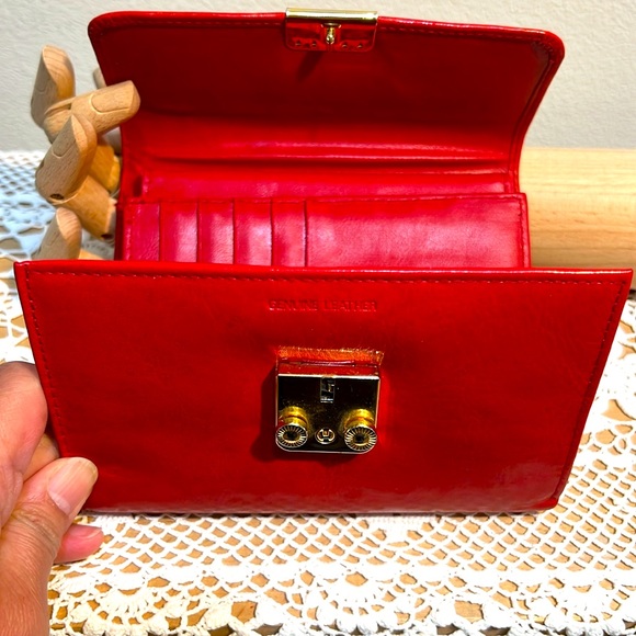 Women’s red leather wallet - Picture 5 of 11